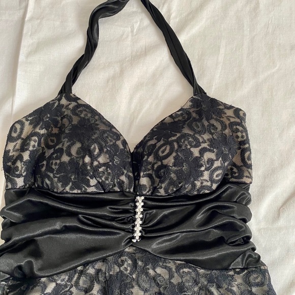 Halter neck black dress - Picture 5 of 7